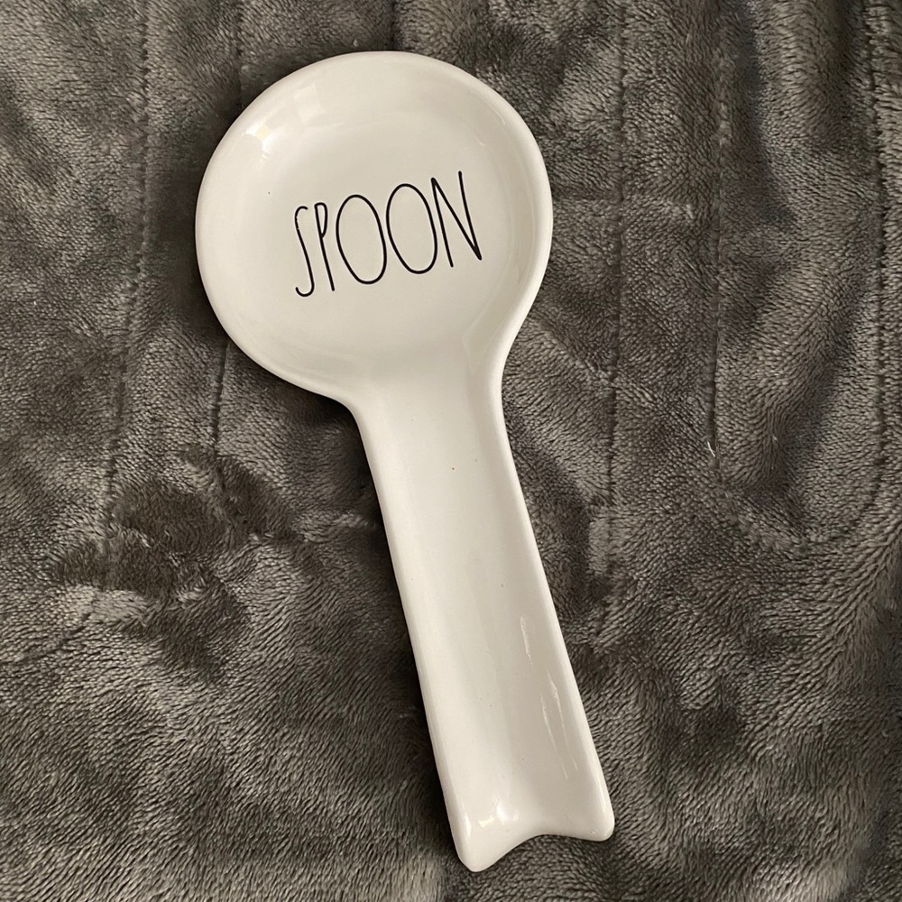 Rae Dunn “SPOON” spoon rest.